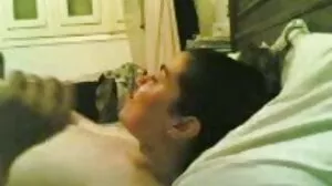 تھائی شوقین bargirl سوراخ کے ساتھ فینگ پوچھتا ہے اس کے کلائنٹ کے لئے اس کے اندر سہ