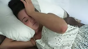 سٹیلا بہت پرجوش محسوس ہوتا ہے اور چاہتا ہے ایک بڑی مشکل مرگا چوستے اور بھاڑ میں کرنا
