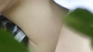 خوبصورت سنہرے بالوں والی بیکار اور fucks پیسے کے لئے