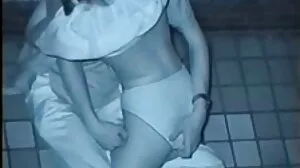 تنگ teenam Amie Amore کی اجازت دیتا ہے ایک throbbing بھاڑ میں مسلسل اس کی بلی
