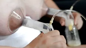 ماں ونیلا بلی دیتا ہے