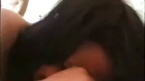 ماں seduces نوجوان اور اس کے ساتھ ایک پٹا