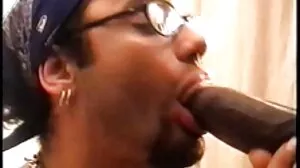 سولو لڑکی moans ہے کا استعمال کرتے ہوئے ، vibrator کے