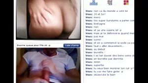 مقعد threesome کے درمیان ایک خوبصورت نوجوان اور ایک busty ماں کے سونے کے کمرے میں