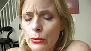 Busty اور بڑی گدی کے ساتھ گرم ، بڑی چوچیان اور گدا ایک بڑا ڈک سواری ، بستر پر