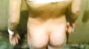 Luscious نصف ننگی لڑکی گڑبڑ ہو جاتا ہے میں بڑھا اتارنا