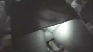 سوتیلے بھائی کے ساتھ ادا کرتا ہے Amara Romanis بلی جبکہ ایک جھپکی لے