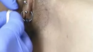 ماں اور گائے کے ساتھ بالوں والی